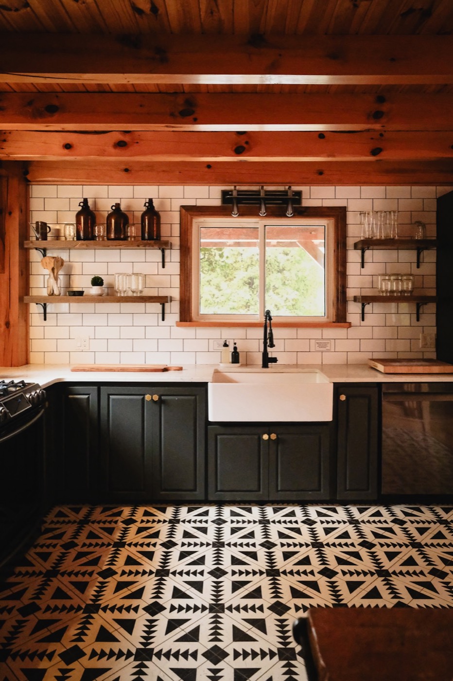The Frontenac bedroom with pendleton blankets